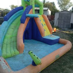 Splash and slide waterjumper