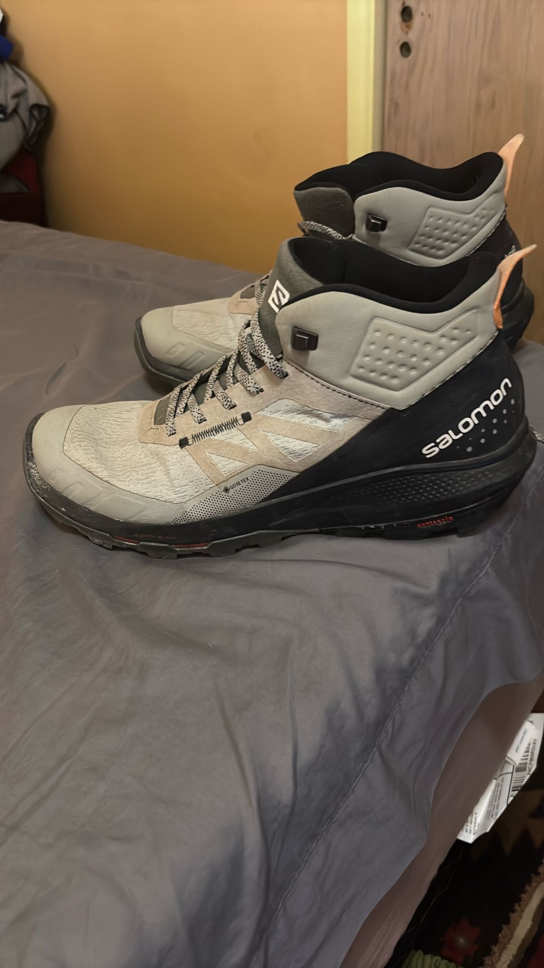 Salomon Men's OUTPULSE Mid Gore-Tex Hiking Boots for Men,