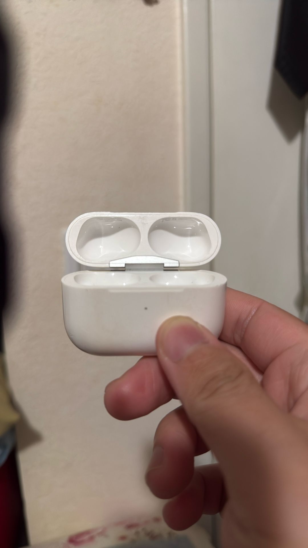 airpods charger (no Earbuds)