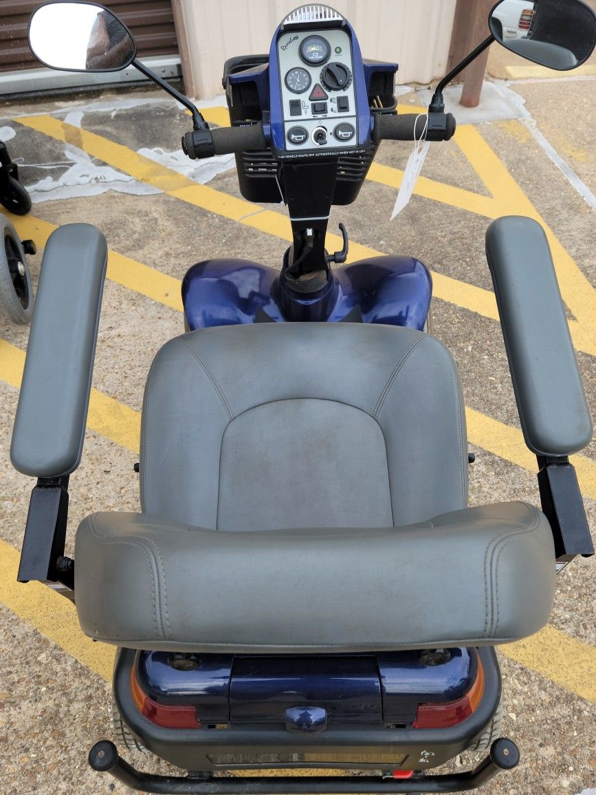 Four Wheel Scooter Charger Included 18 In Seat With Arms