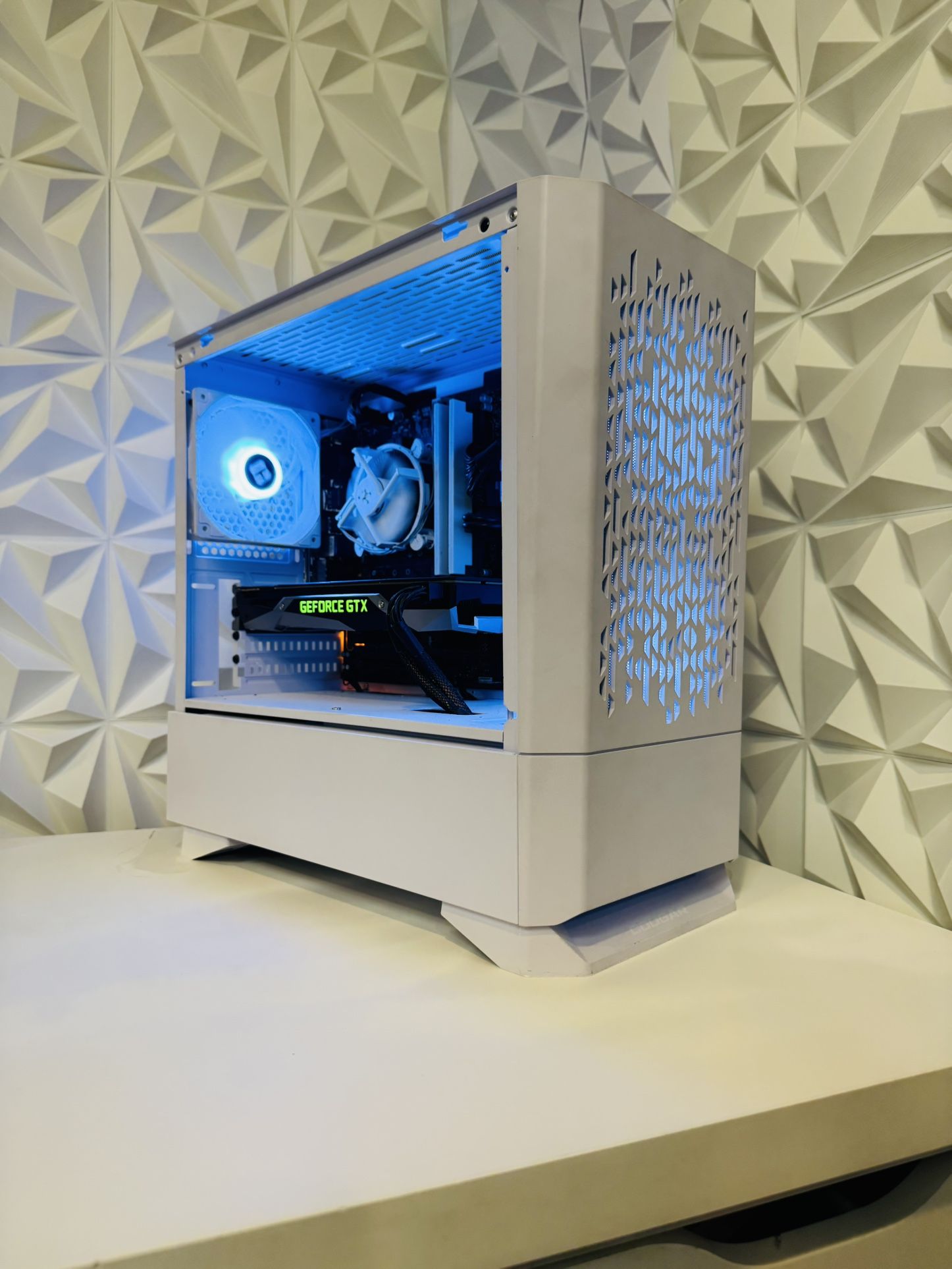 White RGB Gaming PC - Intel Core i3 - Nvidia GTX 1070 - 16GB - 128GB