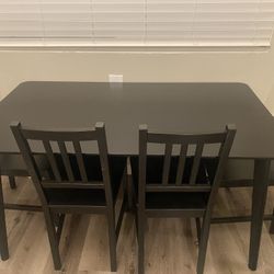 IKEA Table w / Chair Set Of 4