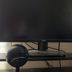 2 Dual Gaming Monitor/blue snowball Microphone 