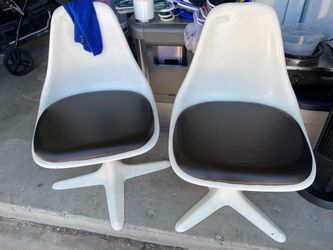 2 tulip style chairs