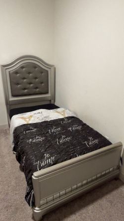 Bedroom color silver