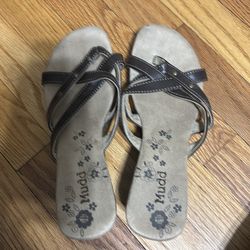 Mudd sandals