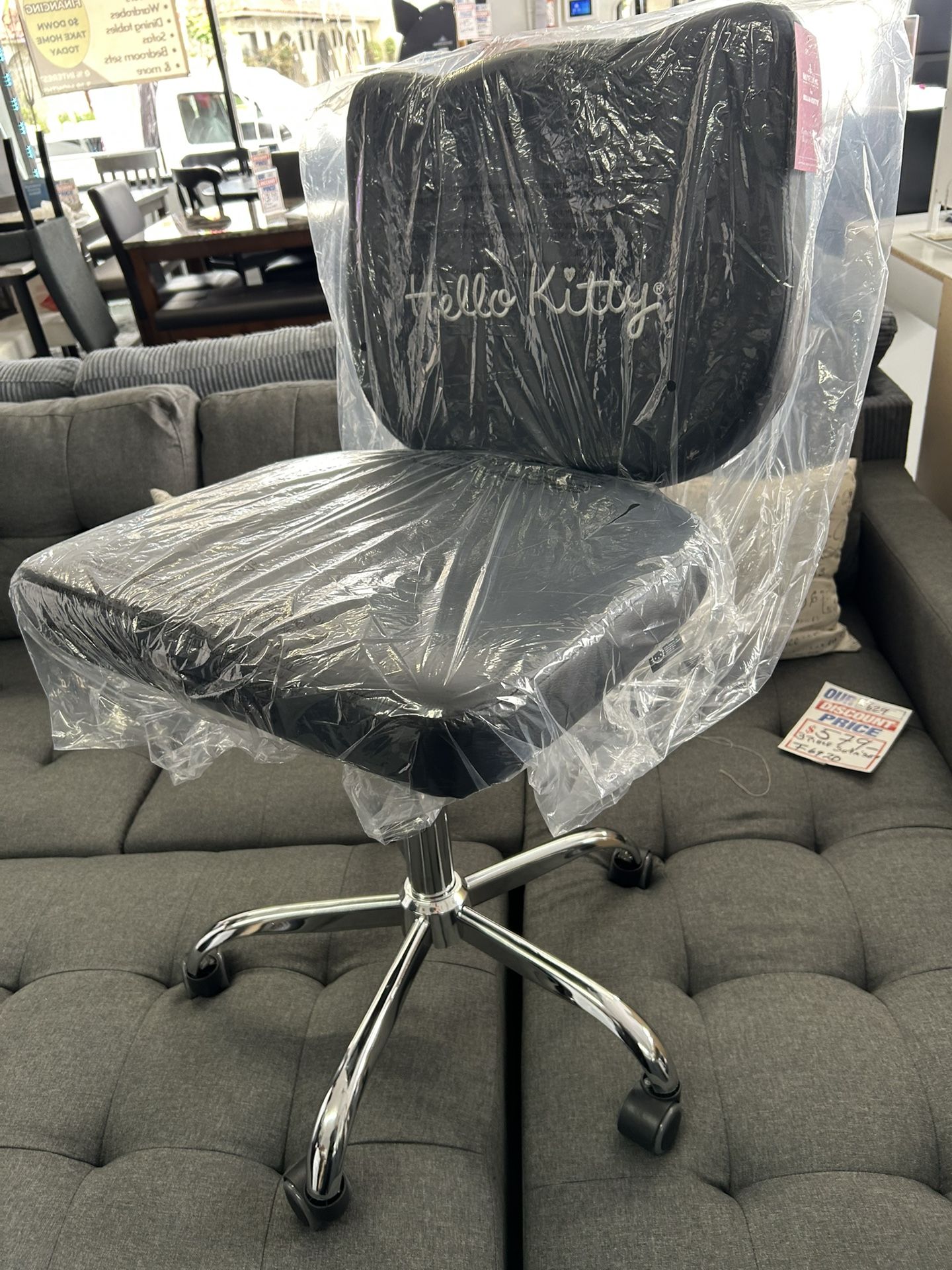 Hello Kitty Vanity Swivel Chairs