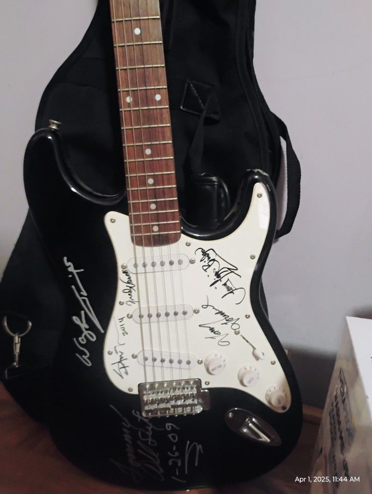 Squier Electric ⚡ Guitar 🎸