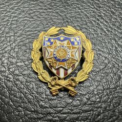  Elegant 10K Gold VFW Auxiliary Enamel Badge - 1 Inch, 3.8 Grams