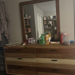 Dresser With Mirror