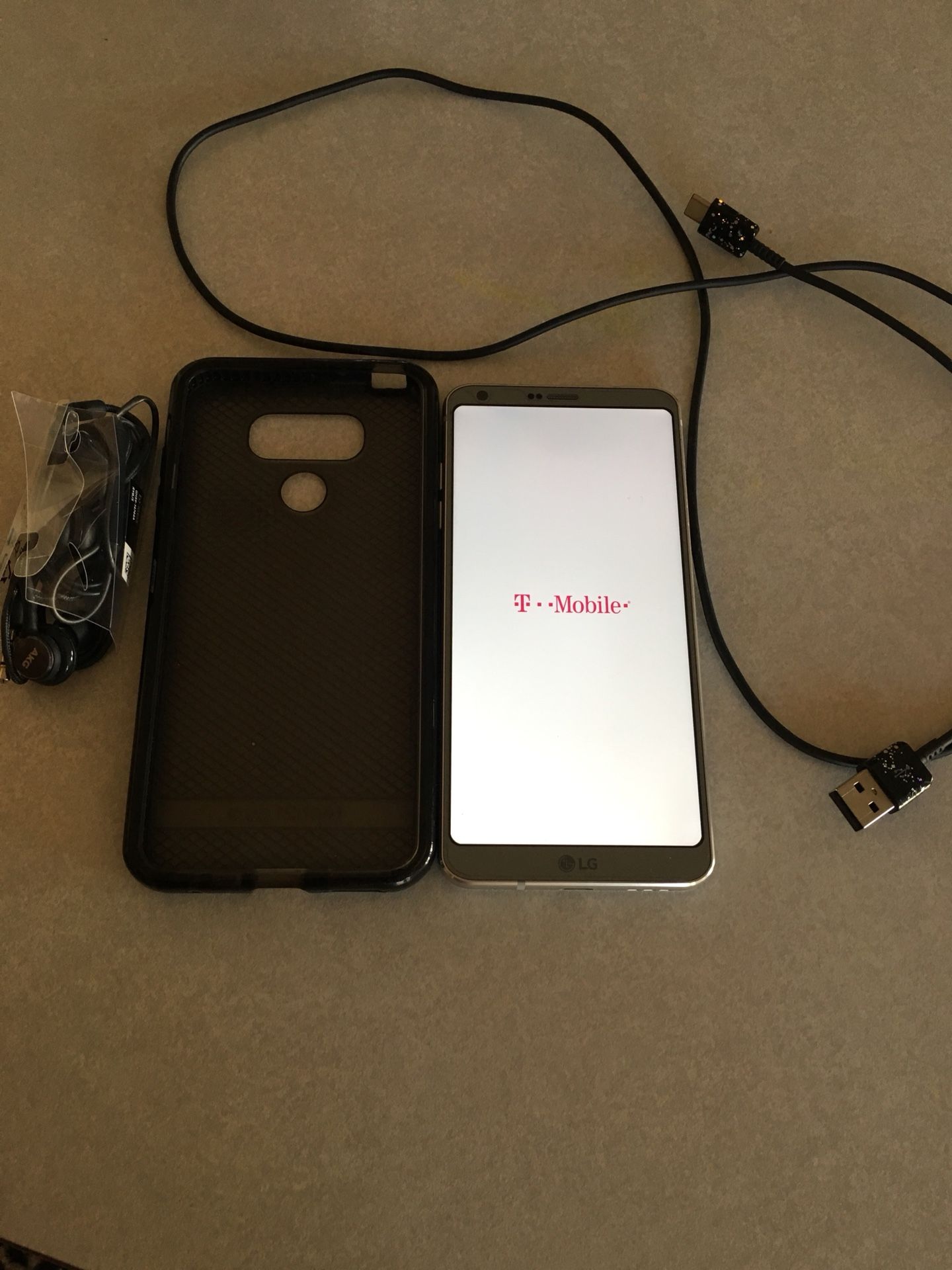 T-Mo LG g6 new condition T-Mobile bile metro pcs simple mobile family mobile lycamobile mint mobile