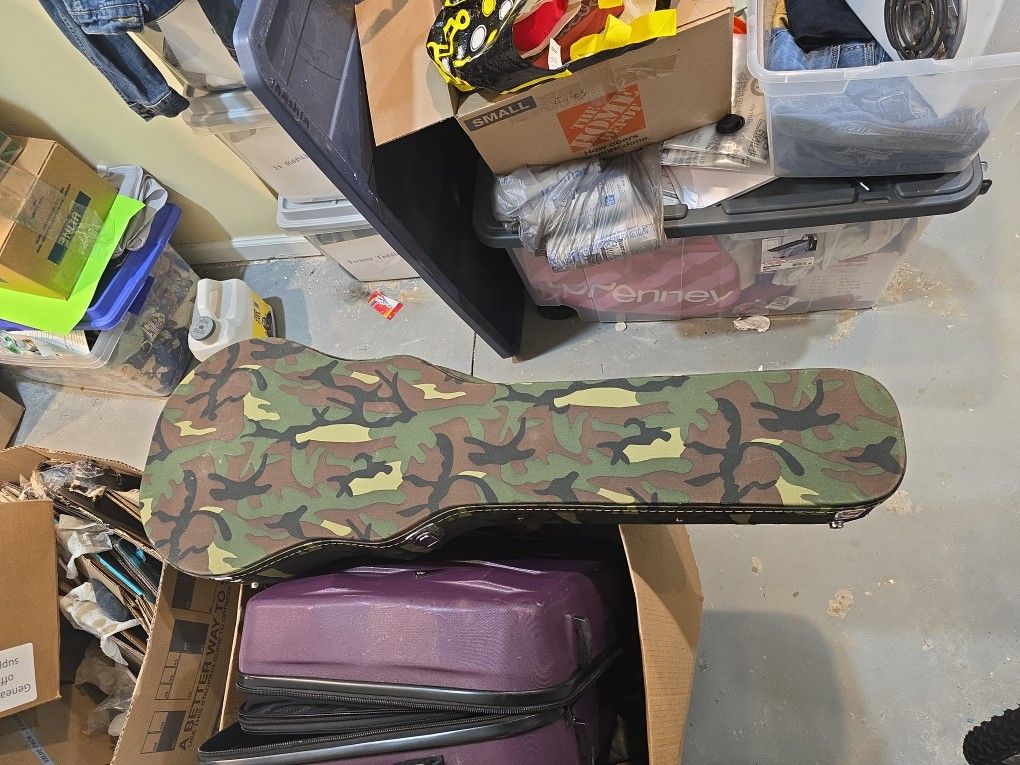 Gator Camouflage Guitar Case