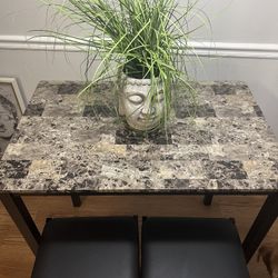 Small Dining Room Set For Sale !! 
