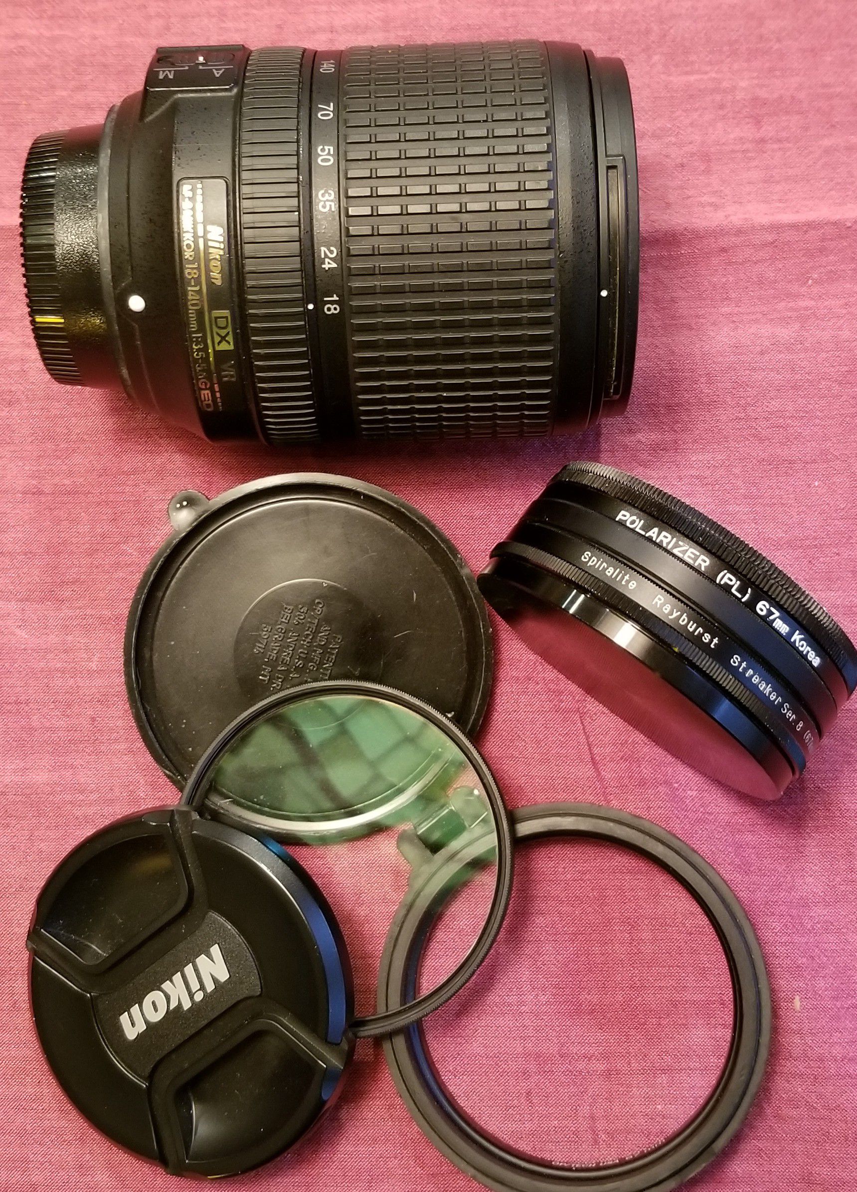 Nikon AF-S NIKKOR 18-140 f/3.5-5.6G ED VR DX lense with accessories