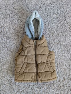 Boys hooded vest size 18 to 24 months