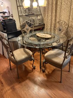 Table Set 4 Chairs And Bakers Rack 