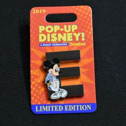 Pop Up Disney Mickey E Letter Pin