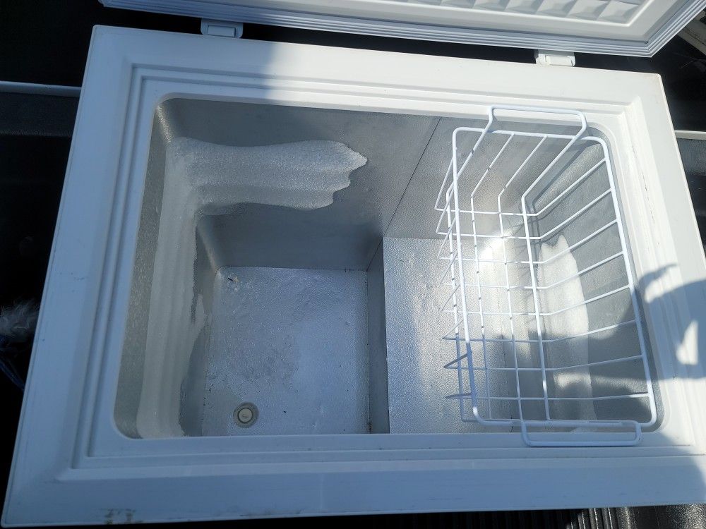 Magic Chef Freezer for Sale in Victorville, CA OfferUp