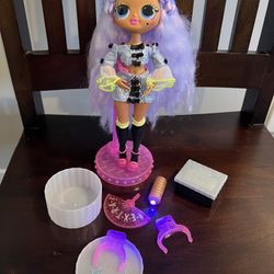 LOL SURPRISE OMG DOLL  2019 MISS ROYALE LONG LAVENDER AND PINK  HAIR 