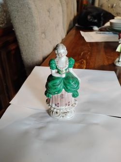 Vintage colonial Victorian lady figurine 6"