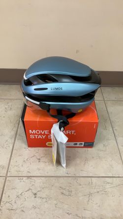 LUMOS ULTRA E-BIKE HELMET SMART LED HELMET WITH TURN SIGNALS.