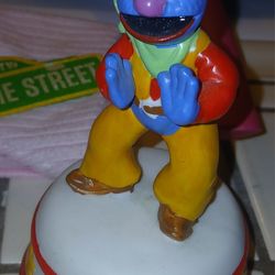 Vintage 1986 Sesame Street Music Box