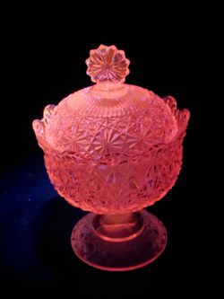 Gorgeous Vintage Pink L.G.Wright "Daisy & Button"  Candy Dish/ Covered Compote (Selenium)