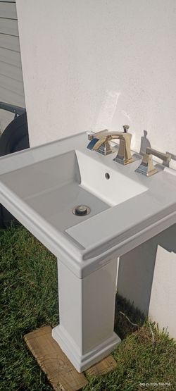 White Ceramic Pedestal Sink with Faucet