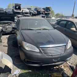 2012 chrysler 200 (FOR PARTS)