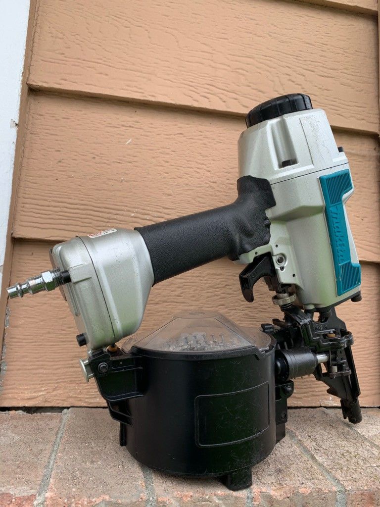 Makita AN611 21/2 in. 15° Siding Coil Nailer,great condition for Sale