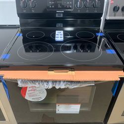 Frigidaire Glasstop black stove brand new 