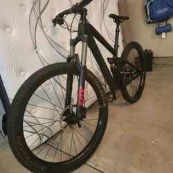27.5 Trek Fuel Colormatt Black . Full Suspension 