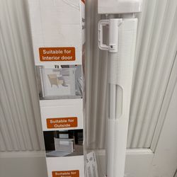 New Retractable Child/Pet Gates