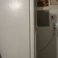 Whirlpool Refrigerator With Freezer 