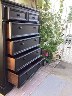 5  DRAWERS DRESSER 