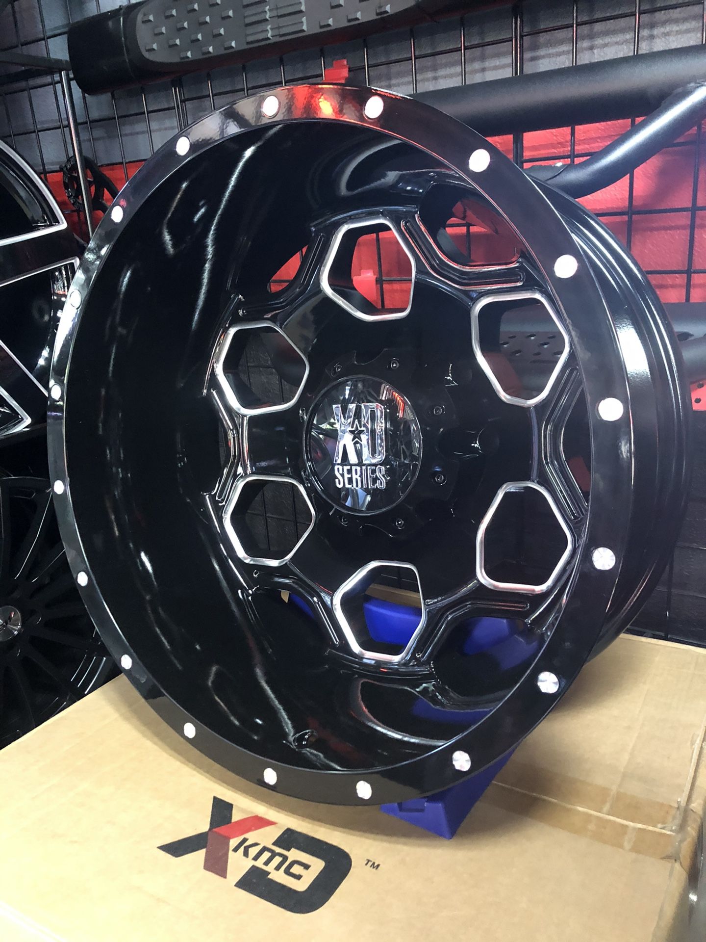 Lift kit for 2011 up Chevy Silverado dually 8” ready lift kit 22” kmc