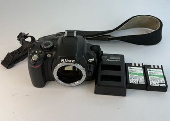 Working Nikon D40X DSLR Camera Body Only 2764 Shutter Count Flash Issue Dirty Viewfinder