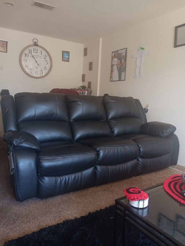 Brand New 2pc Black Leather Furniture With 2 Recliner On Each Sofa