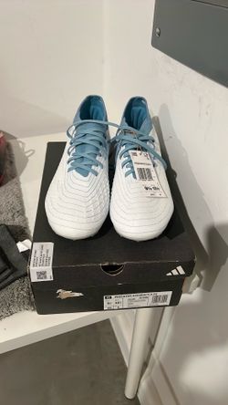 *Brand New* Men’s 9.5 Predator Accuracy .3.
