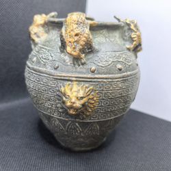 Antique-style bronze jar collectible decorative item