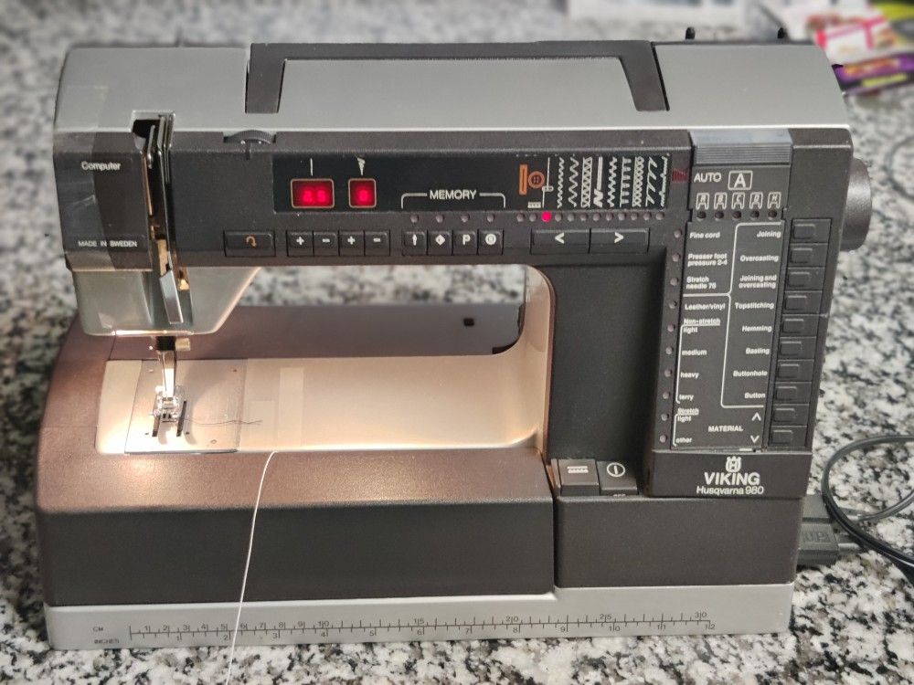 Viking Husqvarna 980 Sewing Machine