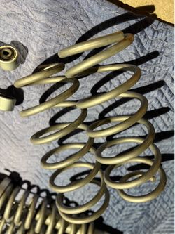 REAR 4RUNNER SPRINGS