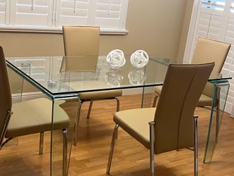 Glass dining room table &4 reclining Leather chairs.