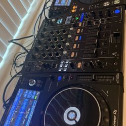 2 XDJ 1000 MK2 And 1 DJM 900 NXS2 