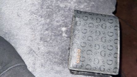 guess wallet