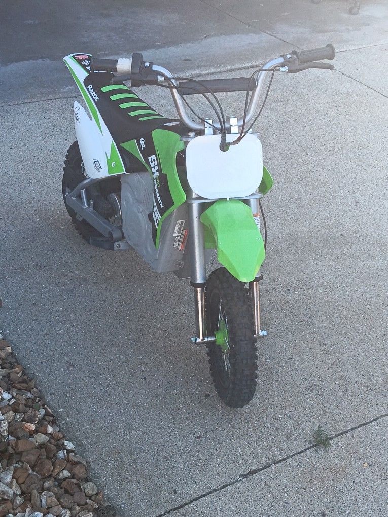 Sx500 Razor dirt bike scooter. 23 Mile and Card Macomb Township
