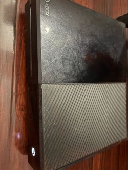 Xbox One used w/gta 5, controller…