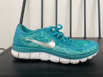Nikes 9.5 Women’s Running Shoes