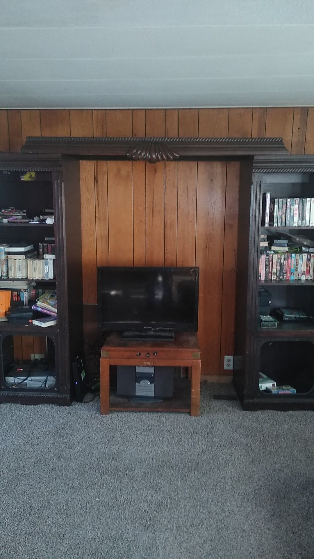 Entertainment center