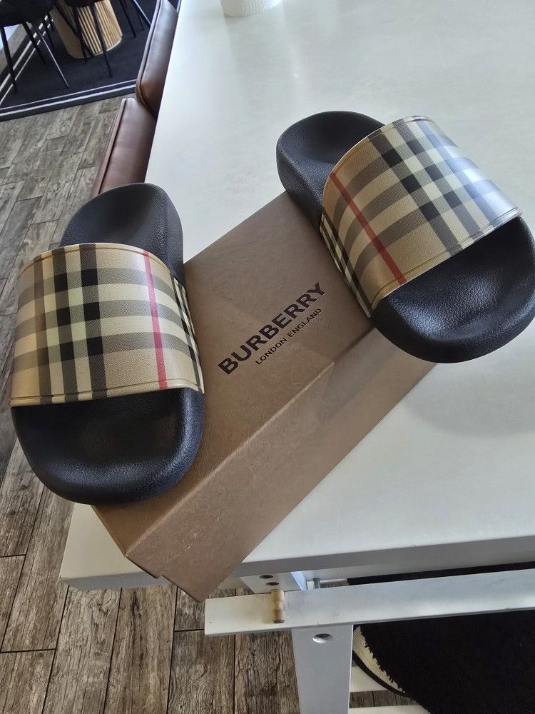 Burberry Sandles